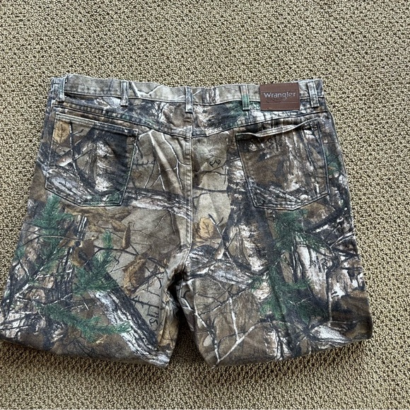 Men's Wrangler Camo 42 x 30 - Picture 3 of 3